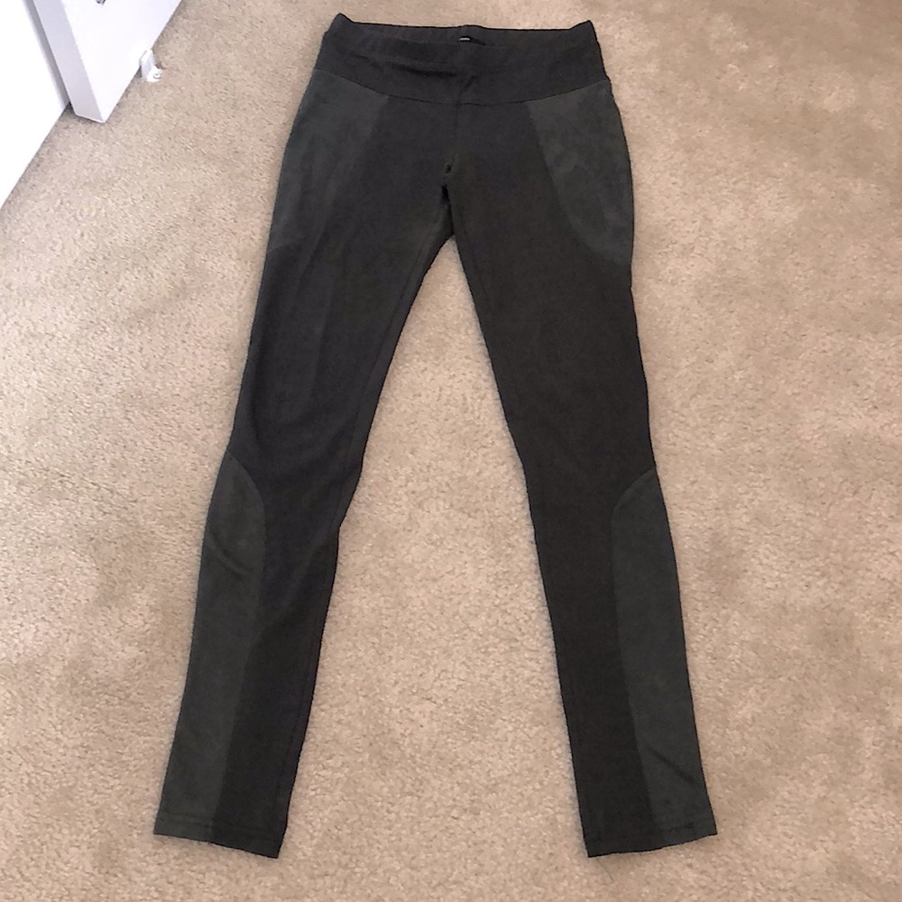 Army green leggings with suede patches. Sz S by Fora. Mint condition